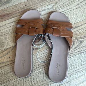NWOT Brown Sz. 8 Universal Thread Flat Sandals